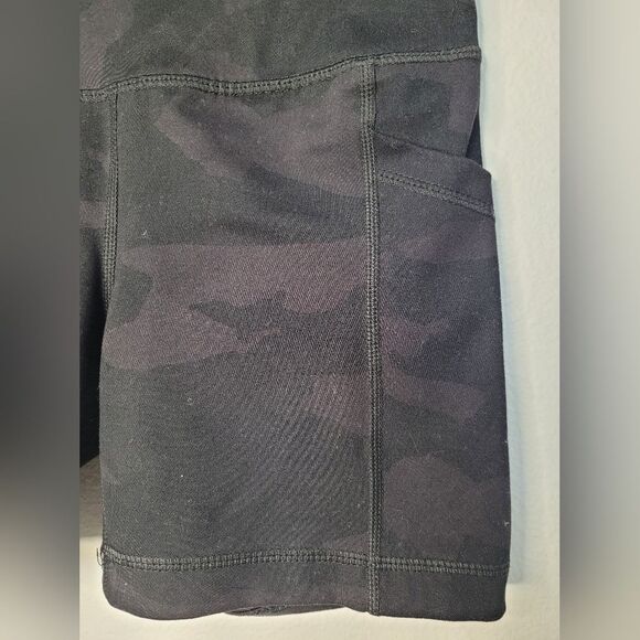 YOGALICIOUS LUX Camo Bike Shorts Size XS - Picture 3 of 6
